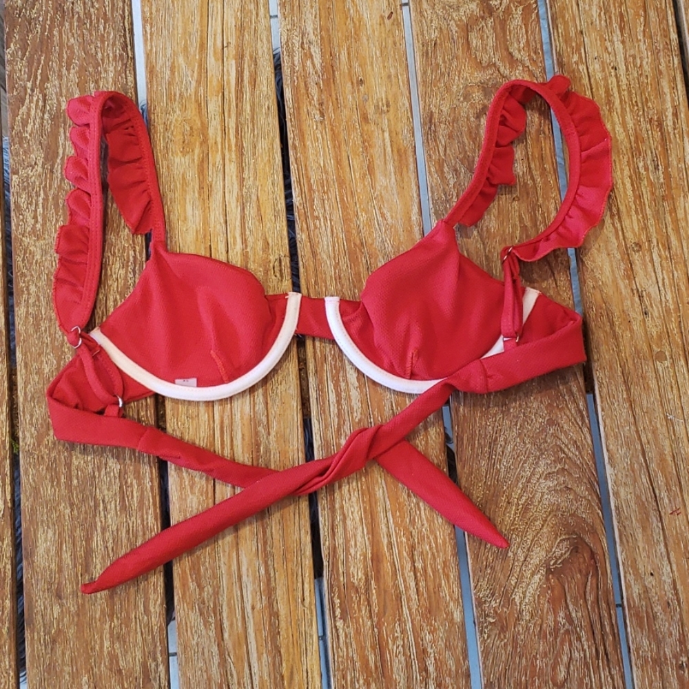 Red bikini - Picture 3 of 5